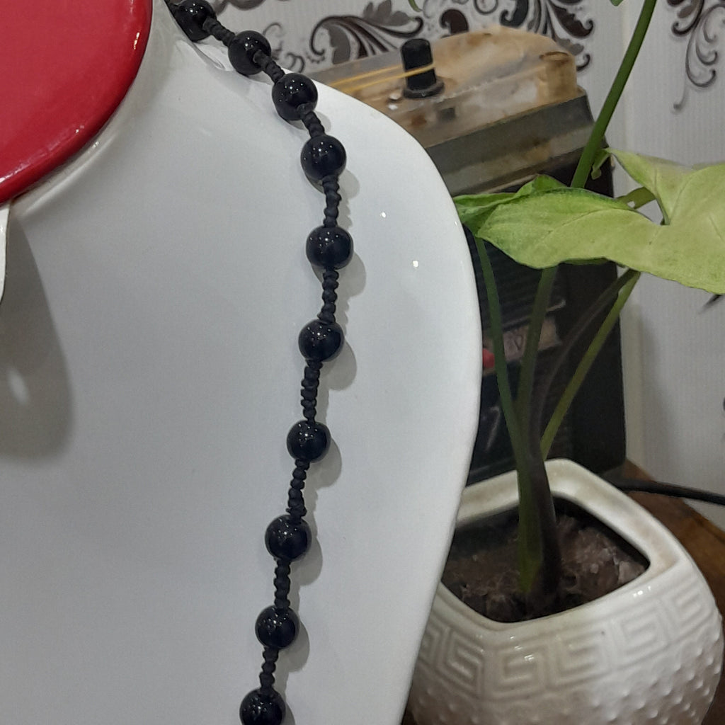 عقد قديم بأحجار