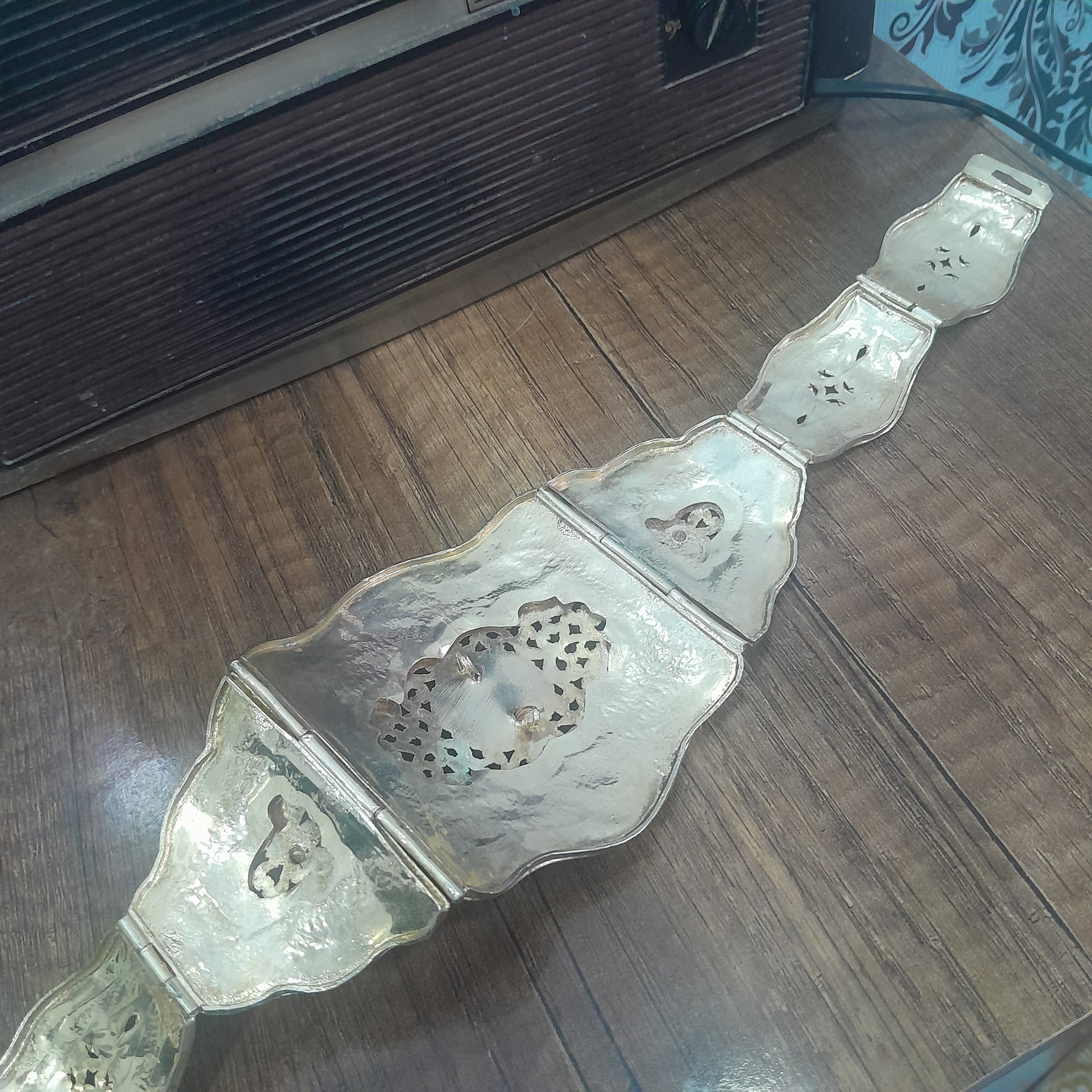حزامة قديمة من نحاس مطلي بالذهب 84 سم