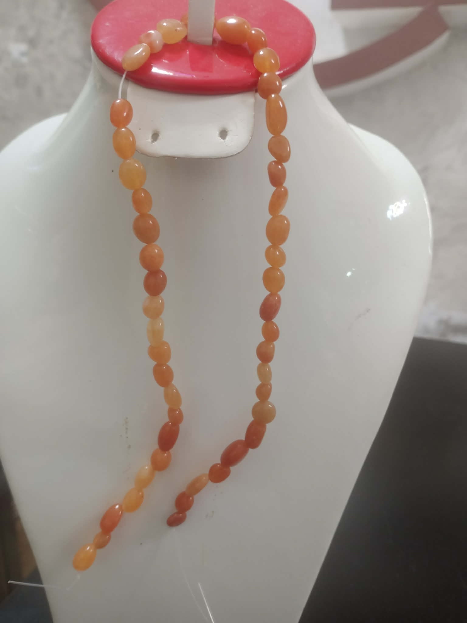خيط من أحجار عقيق طبيعي