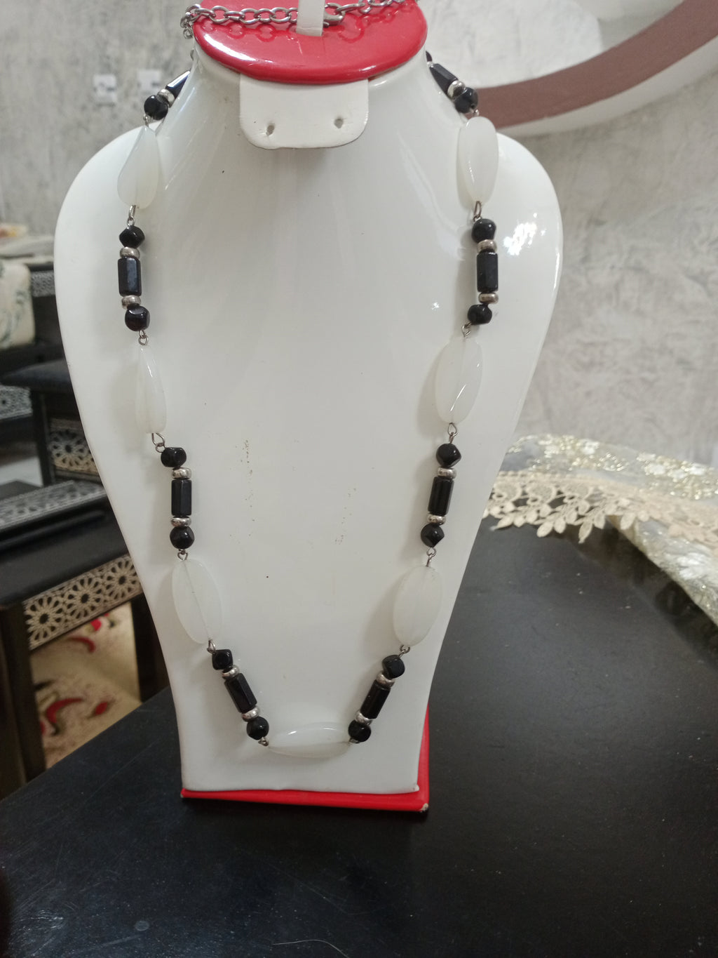 عقد من احجار عقيق طبيعي
