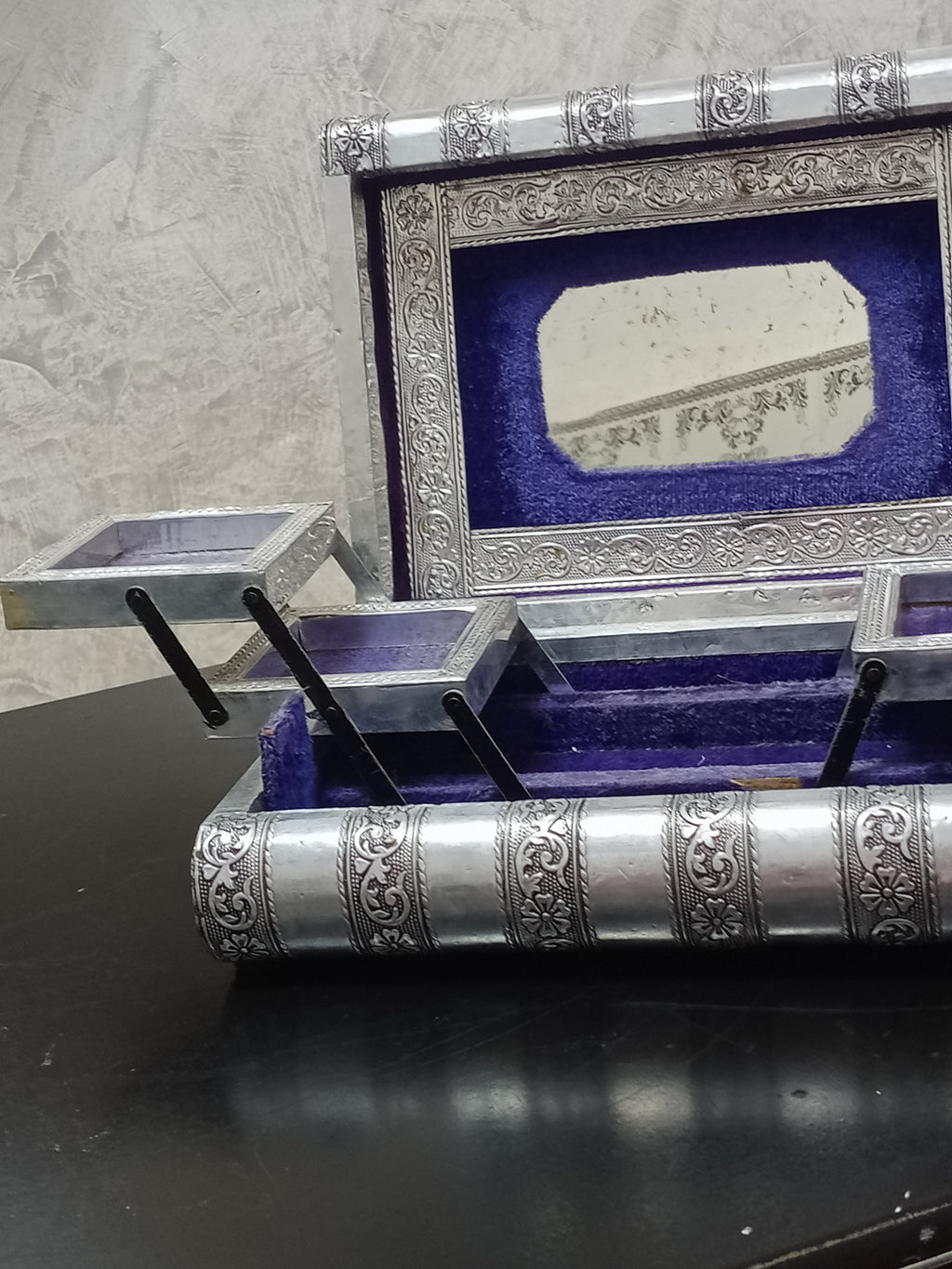 صندوق مجوهرات تحفة علية نقوش جميلة