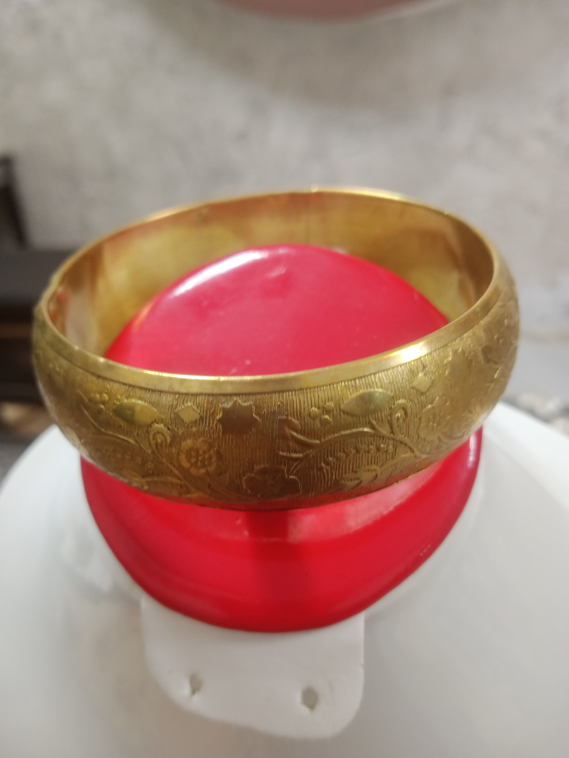 سوار تحفة من نحاس اصفر حر قطره 8 سم