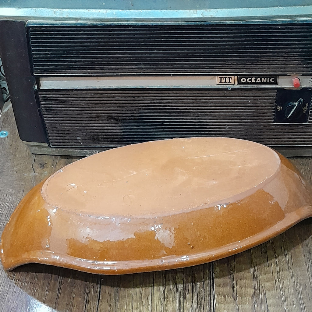 ثلاثة أطباق من الفخار