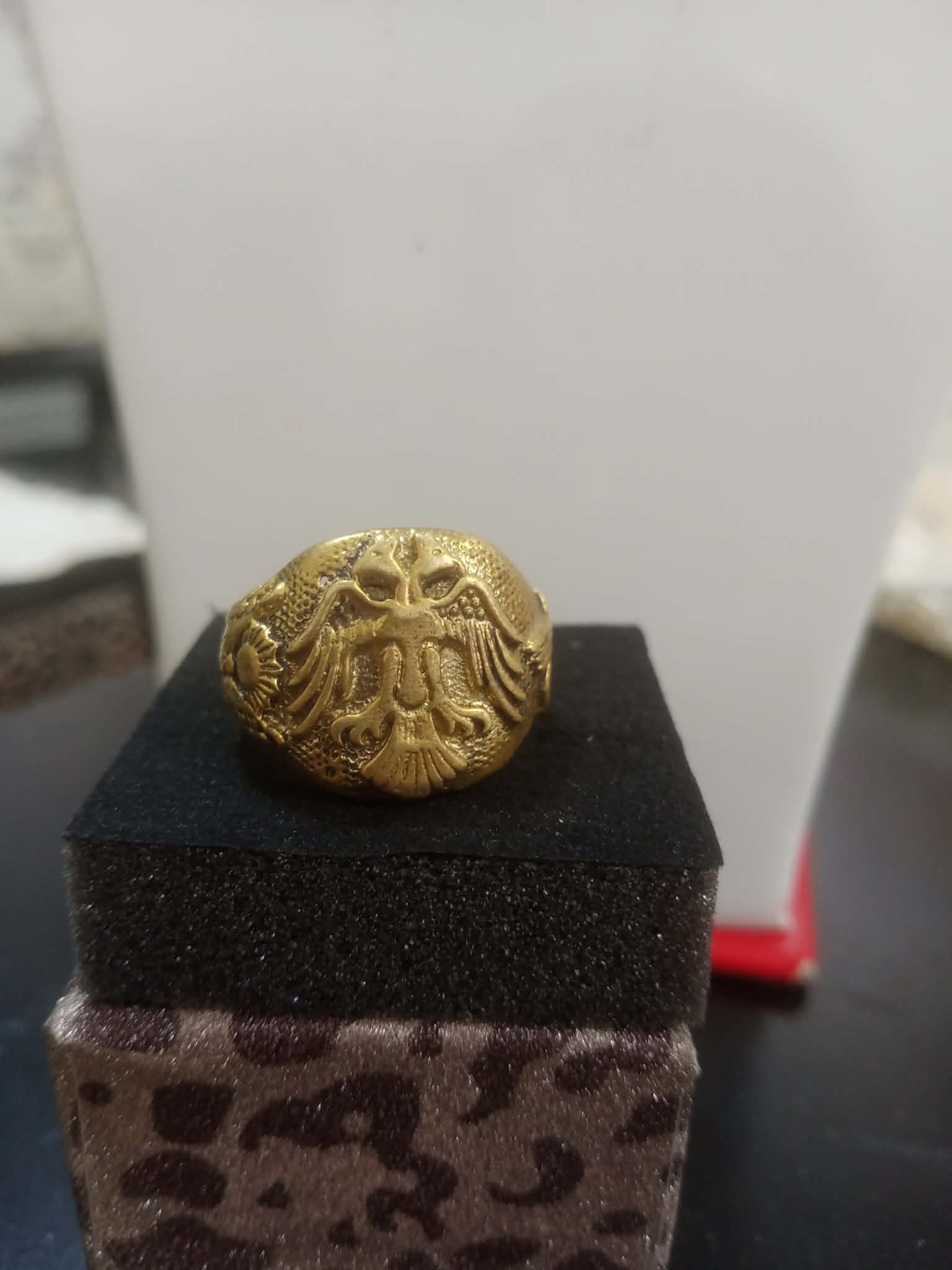 خاتم قديم من نحاس أصفر حر