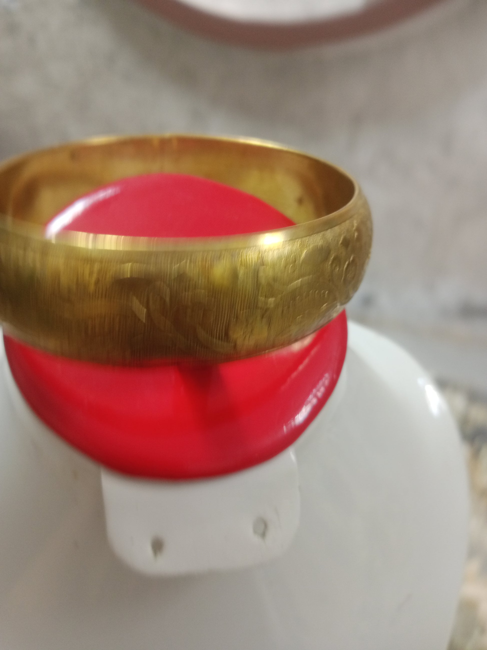 سوار تحفة من نحاس اصفر حر قطره 8 سم