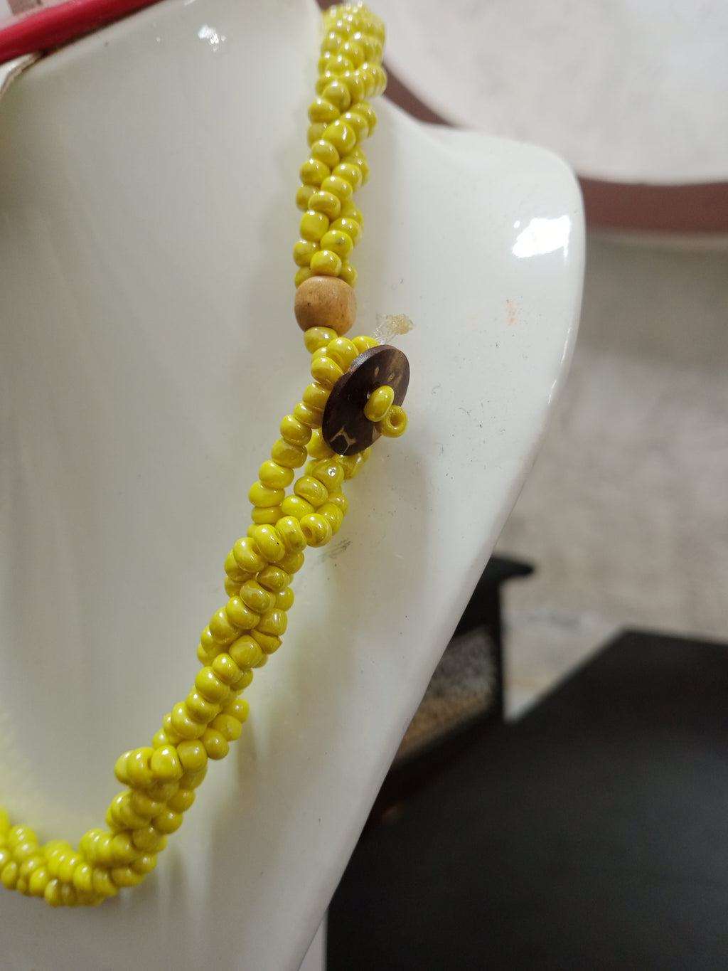 عقد تحفة من خرز وحجر صدف طبيعي
