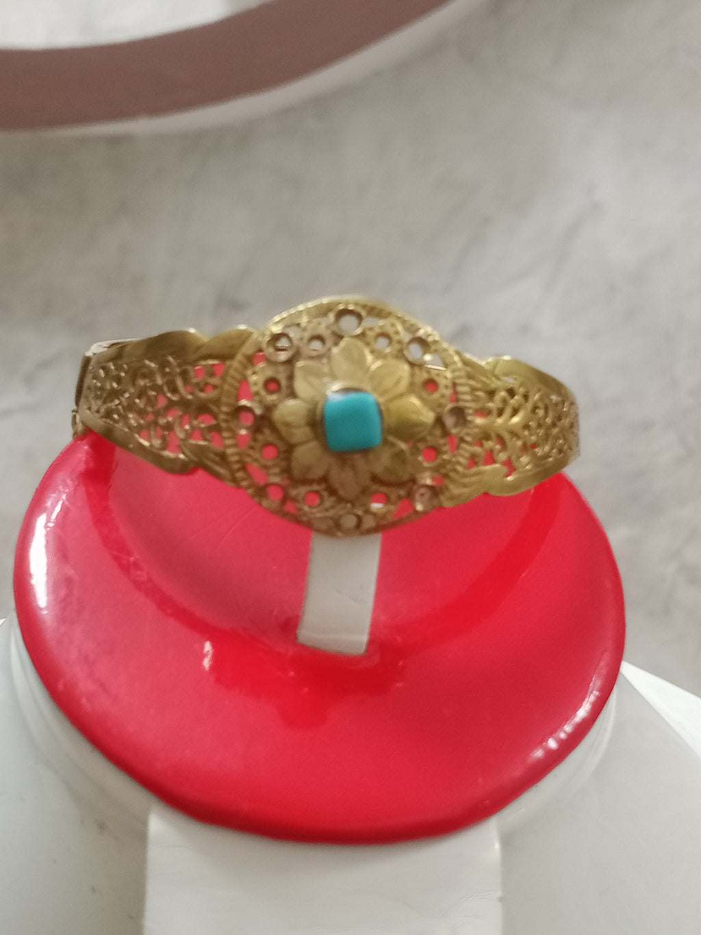 سوار قديم من نحاس اصفر حر
