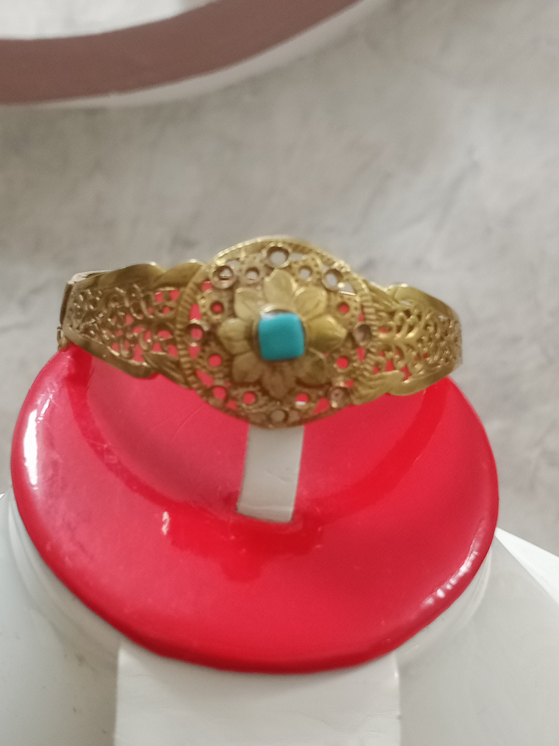 سوار قديم من نحاس اصفر حر