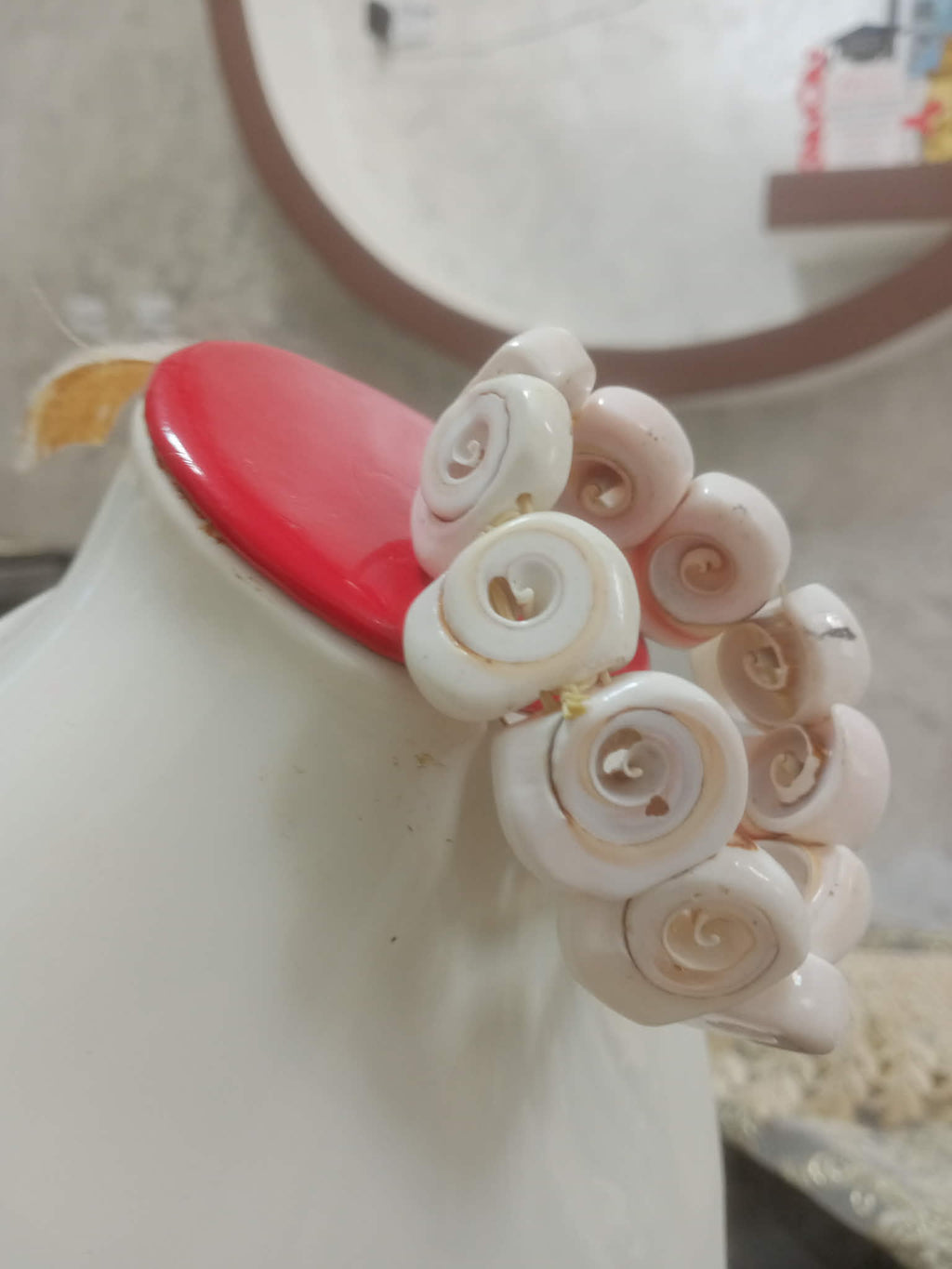 سوار من صدف بحري طبيعي