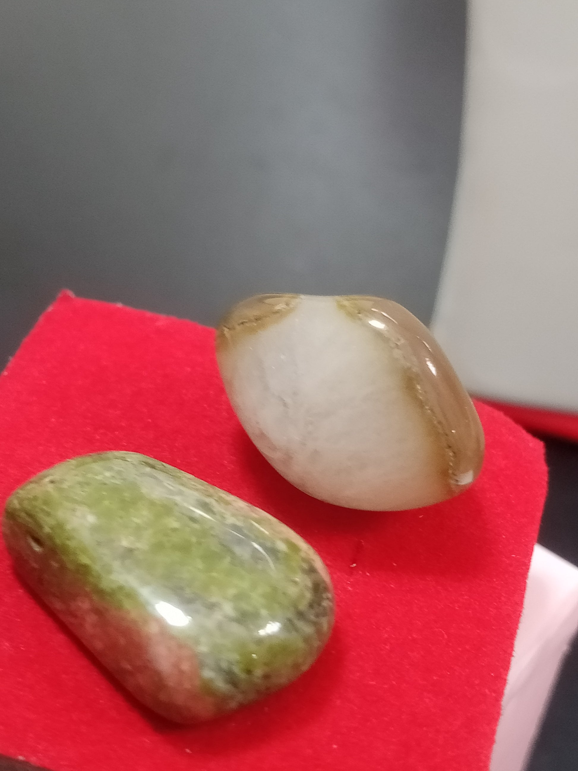 احجار طبيعية