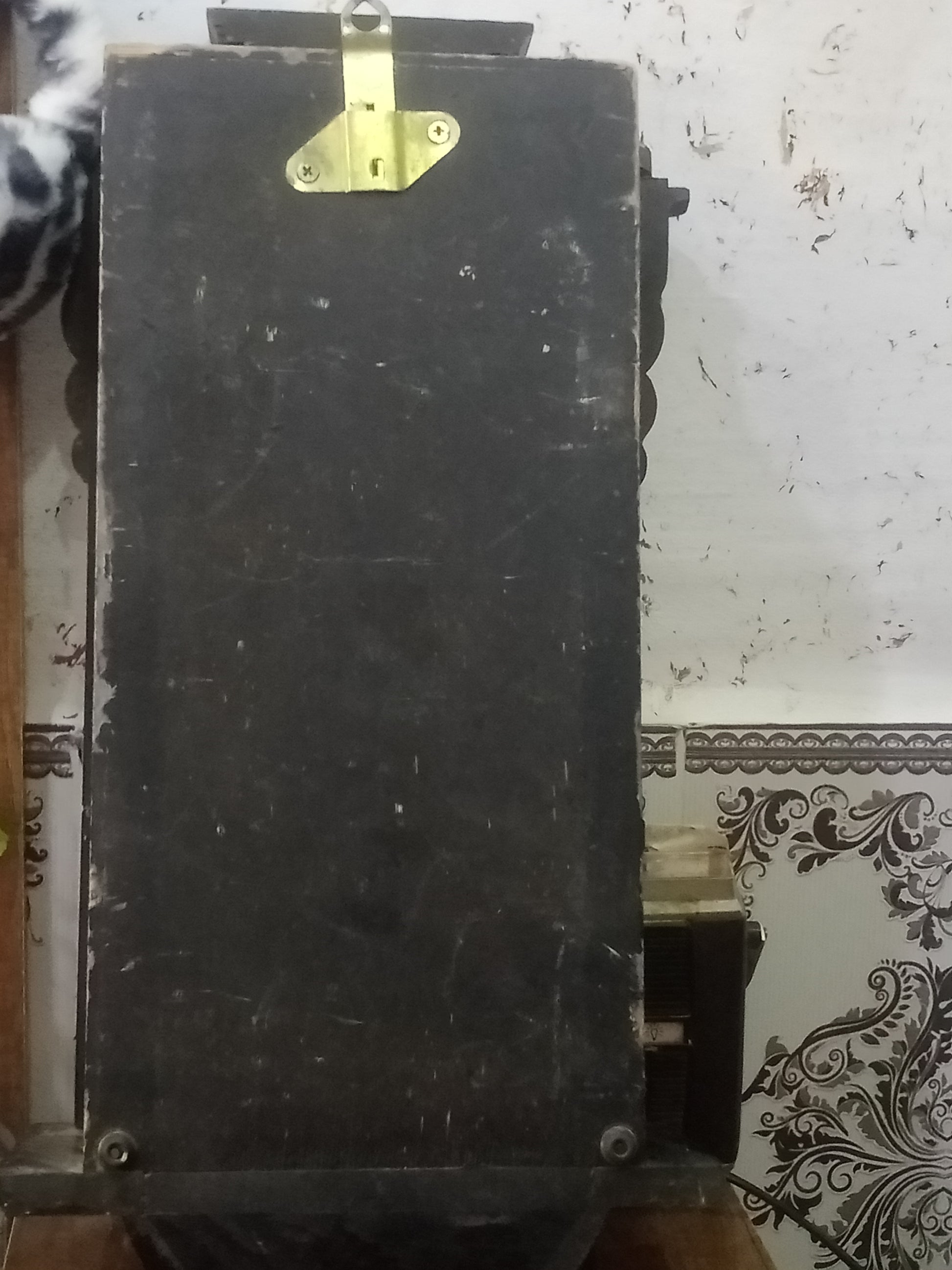 ساعة حائط قديمة ميكانيك تعمل جيدا
