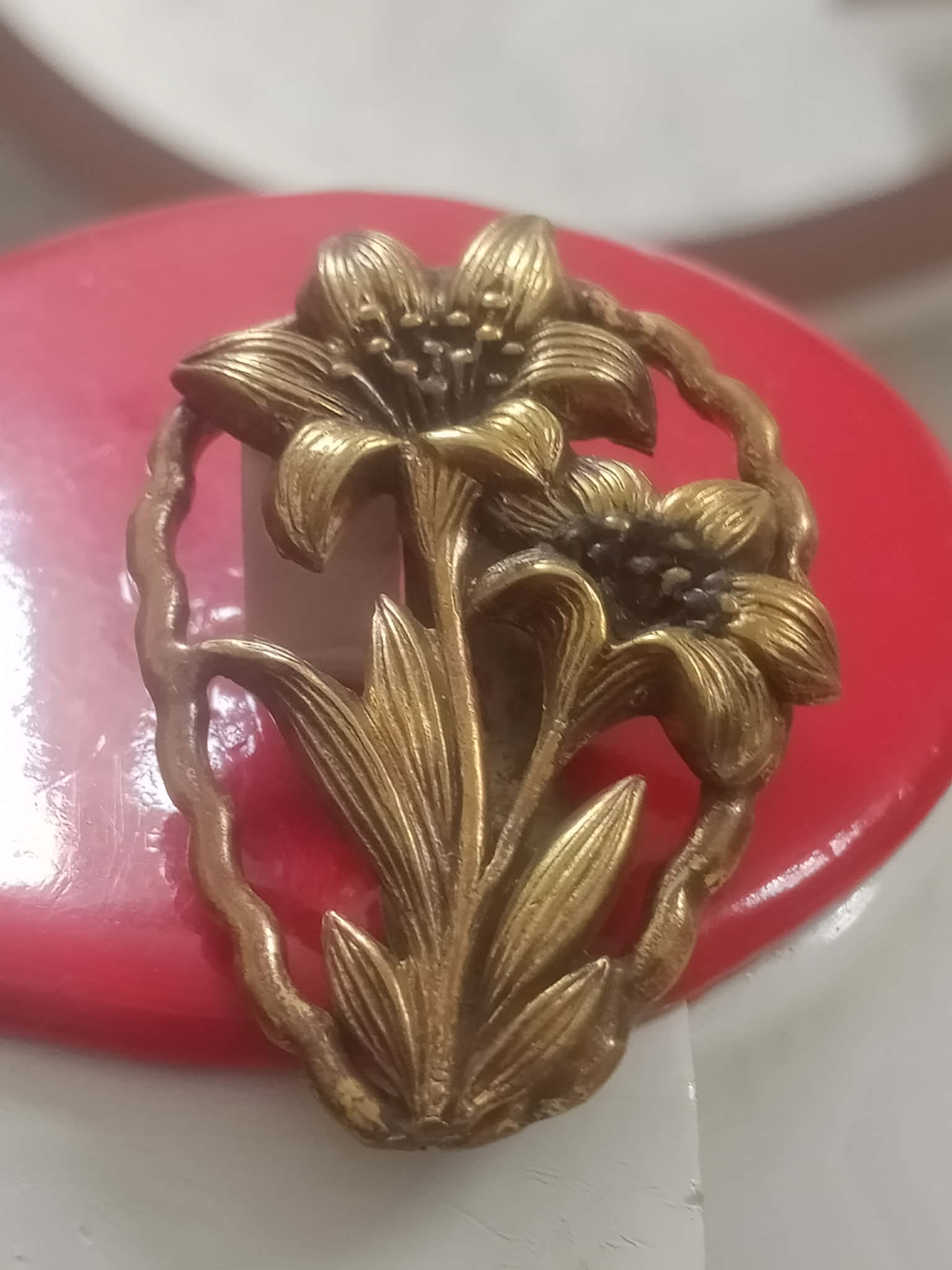 بروش تحفة من نحاس
