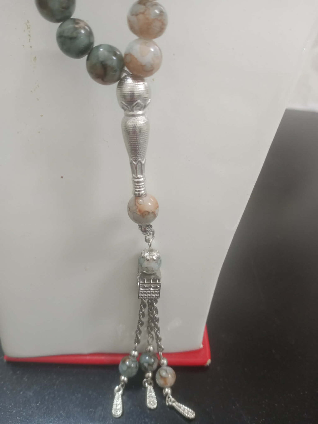سبحة من أحجار عقيق طبيعي