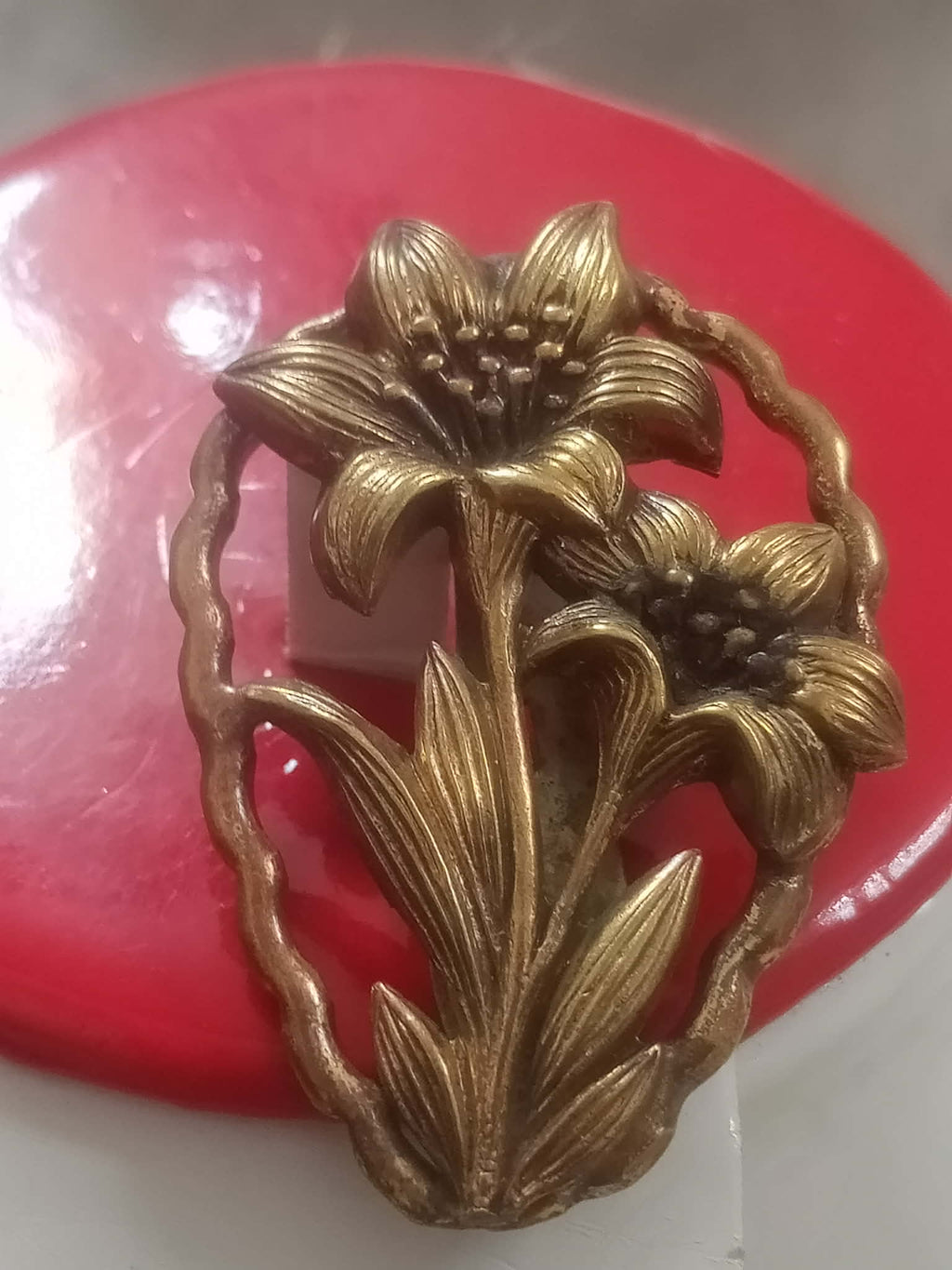 بروش تحفة من نحاس