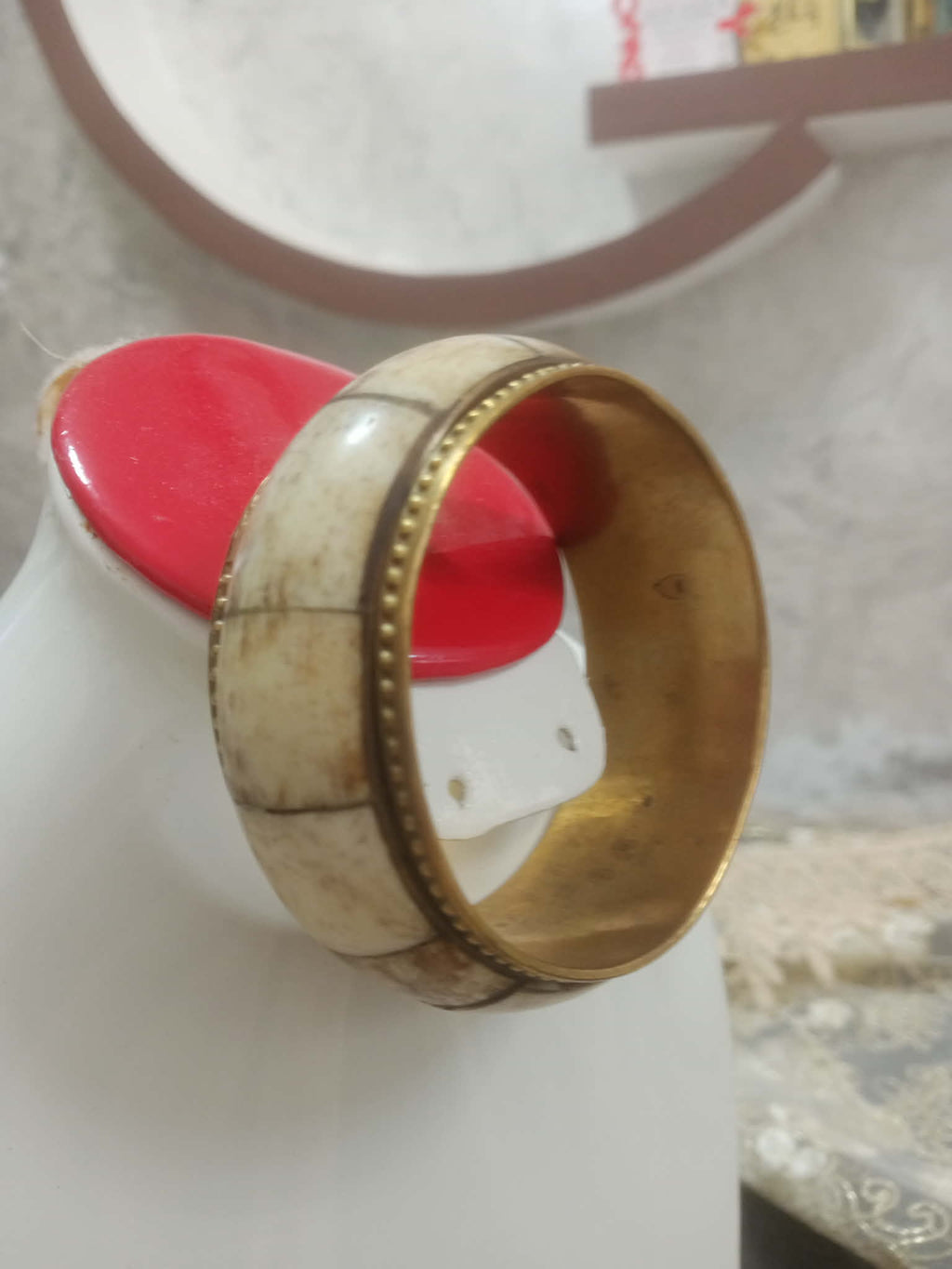 سوار من نحاس وعاج