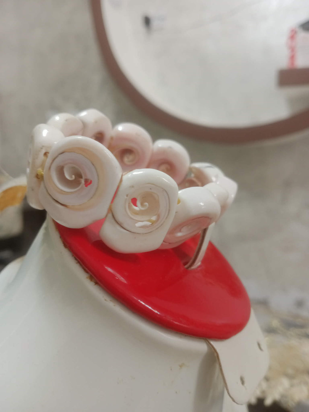 سوار من صدف بحري طبيعي