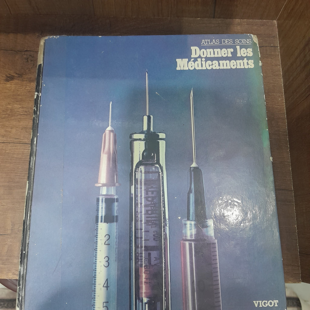 كتاب "Atlas des Soins – Donner les médicaments" – مرجع عملي في إعطاء الأدوية