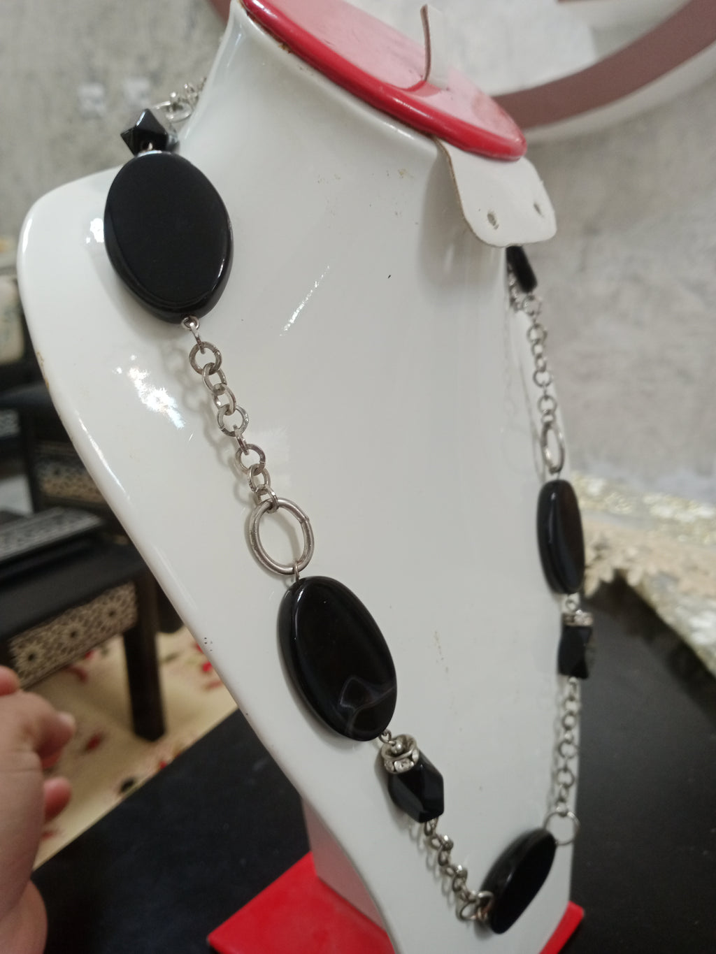 عقد بأحجار عقيق اسود طبيعي