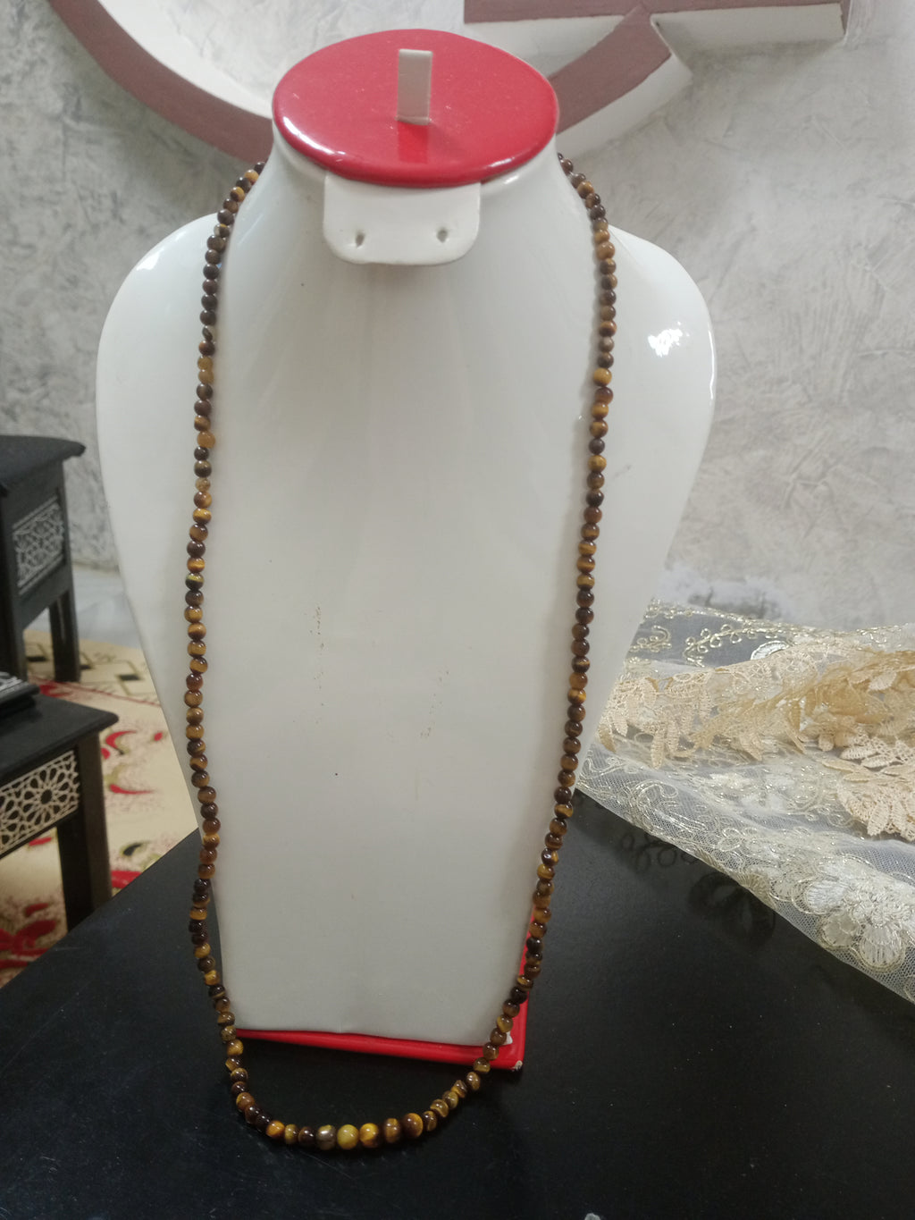 عقد طويل من حجر عين النمر