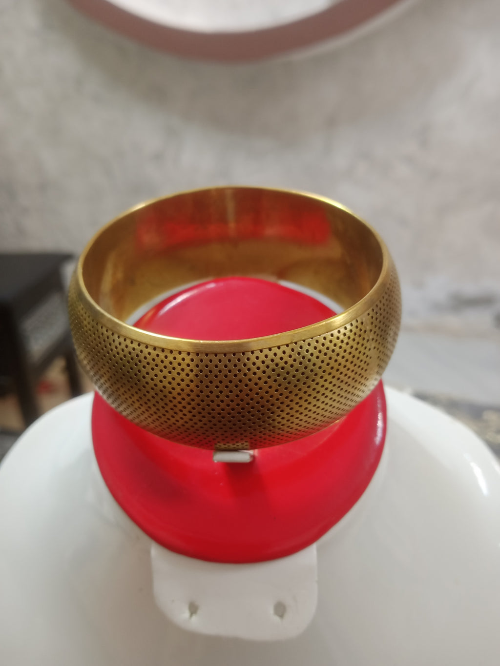سوار تحفة من نحاس اصفر حر قطره 7 سم