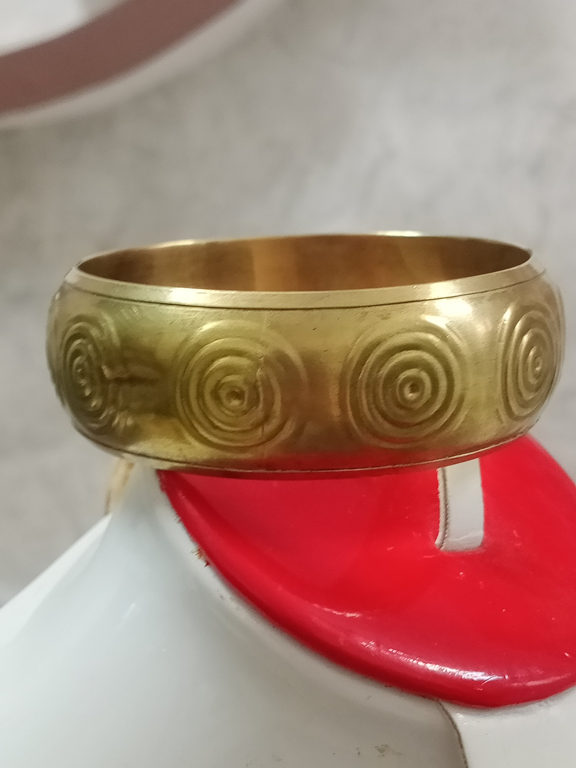 سوار تحفة من نحاس اصفر حر