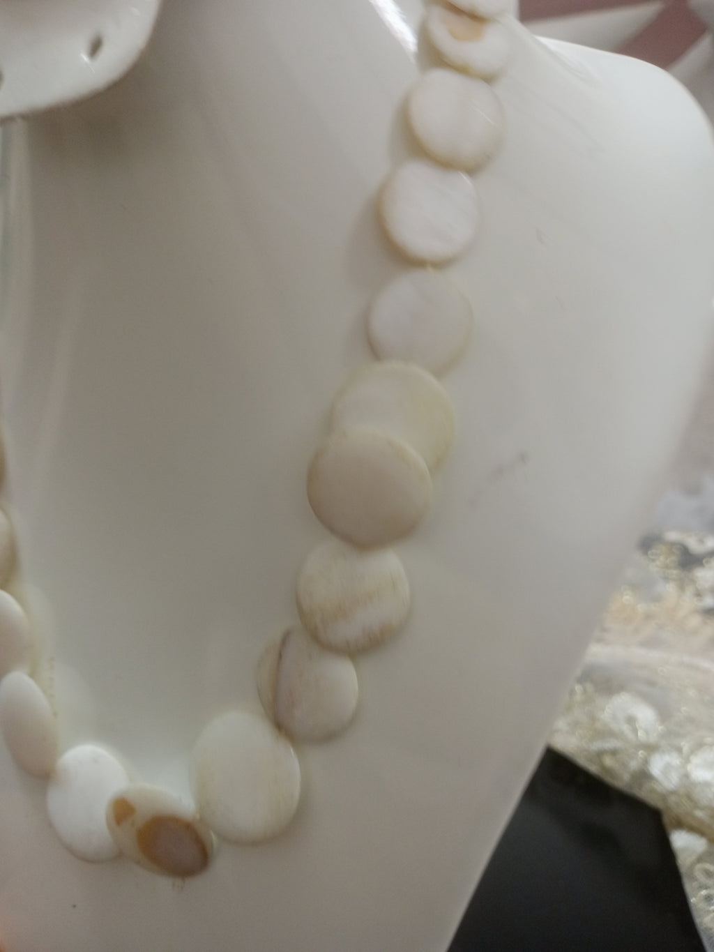عقد تحفة من عاج