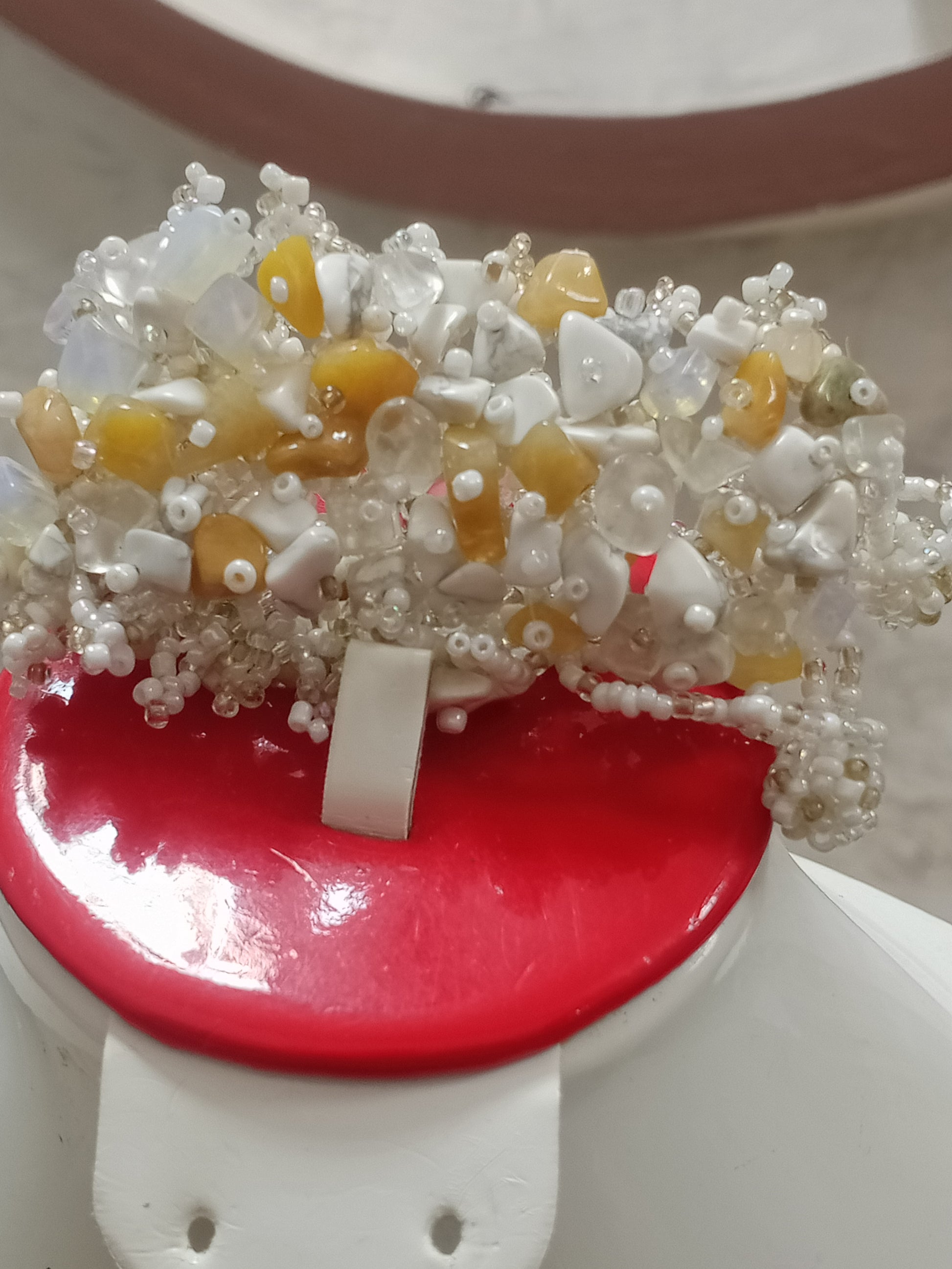 سوار بأحجار طبيعية