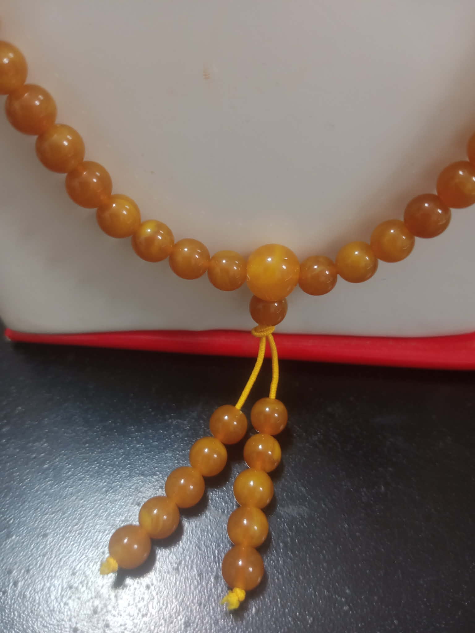 سبحة من كهرمان طبيعي