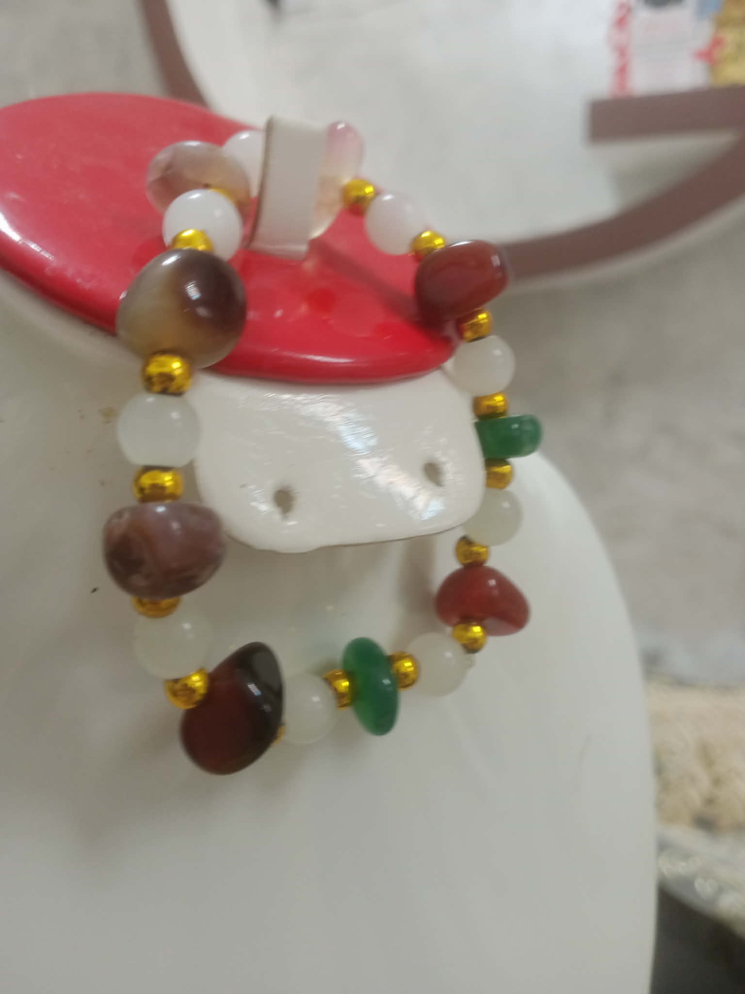 سوار بأحجار طبيعية