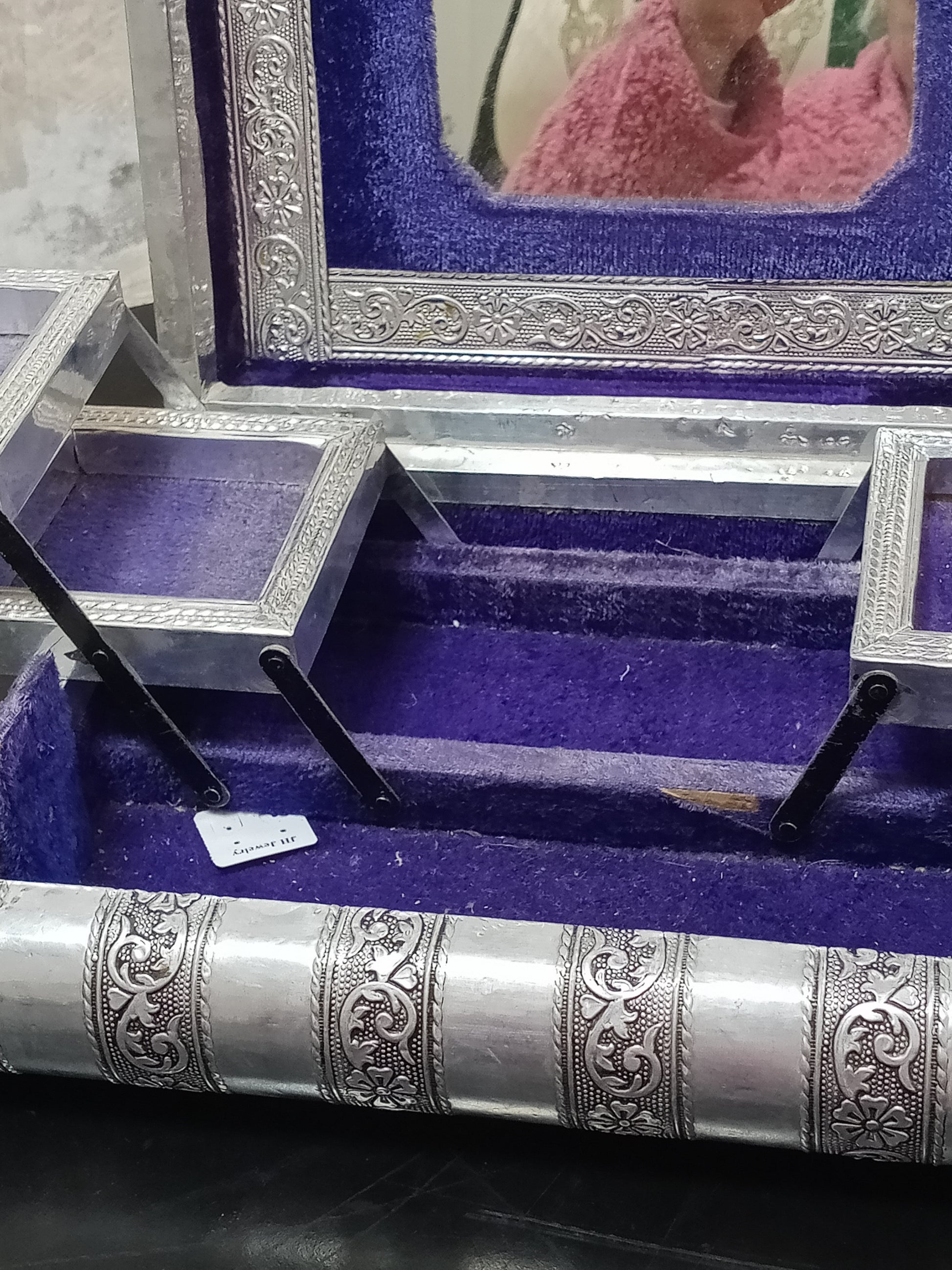 صندوق مجوهرات تحفة علية نقوش جميلة