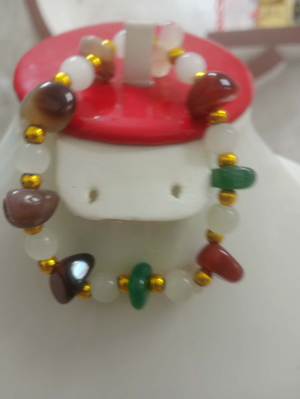 سوار بأحجار طبيعية