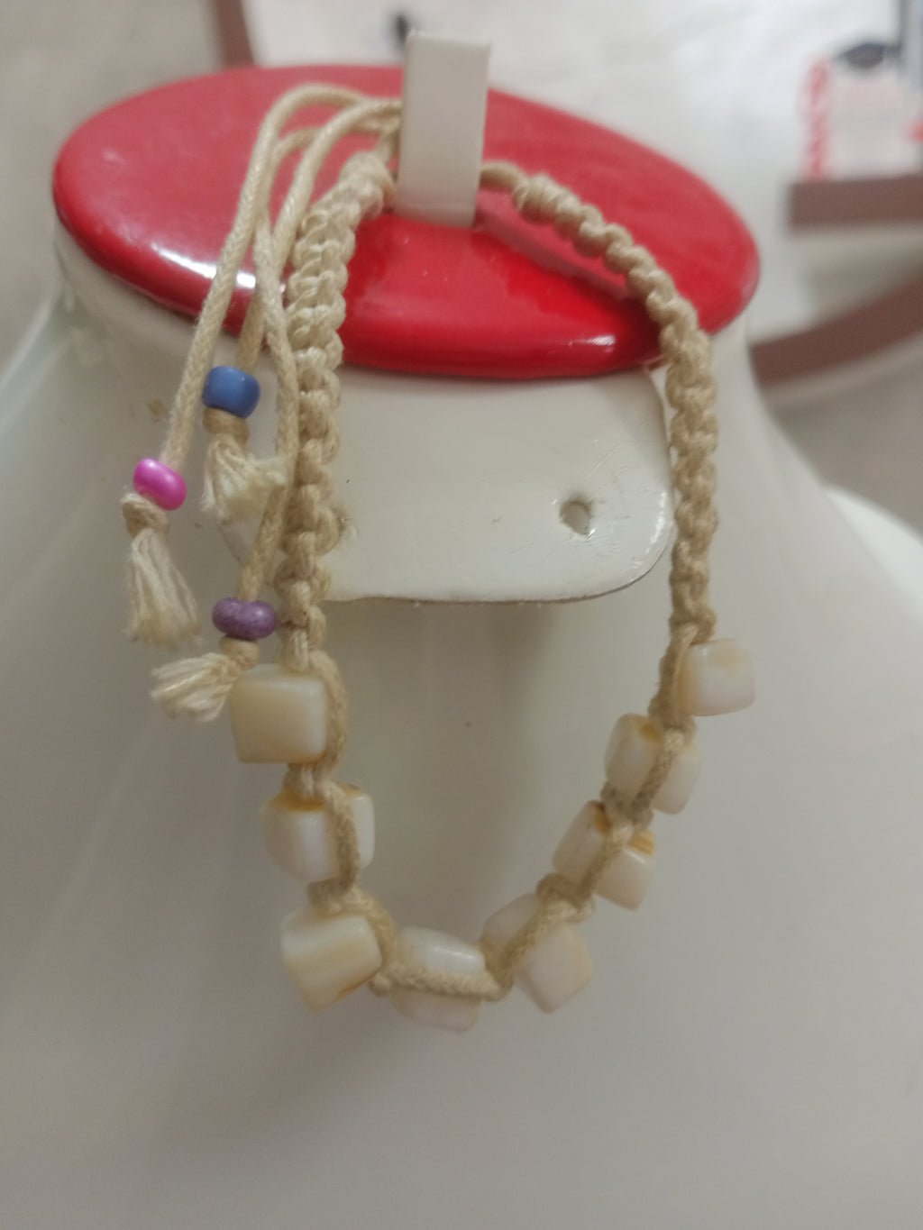 سوار بأحجار طبيعية