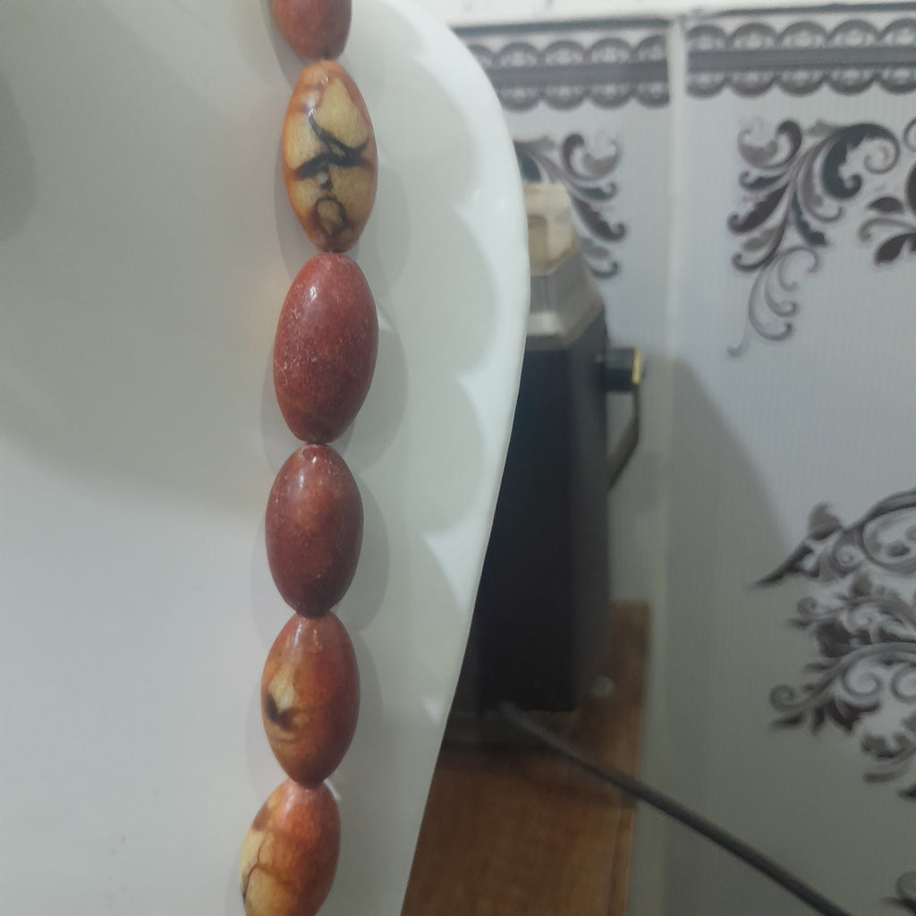 عقد من مرجان طبيعي