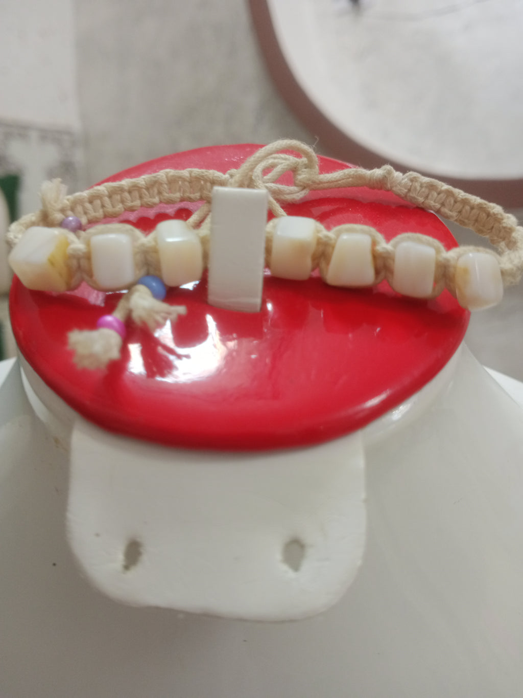 سوار بأحجار طبيعية