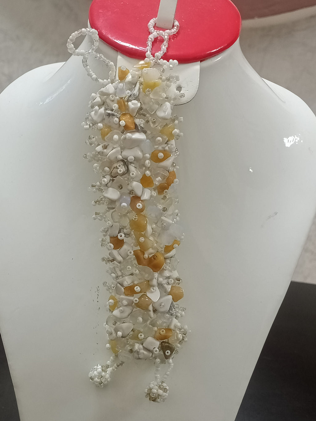 سوار بأحجار طبيعية