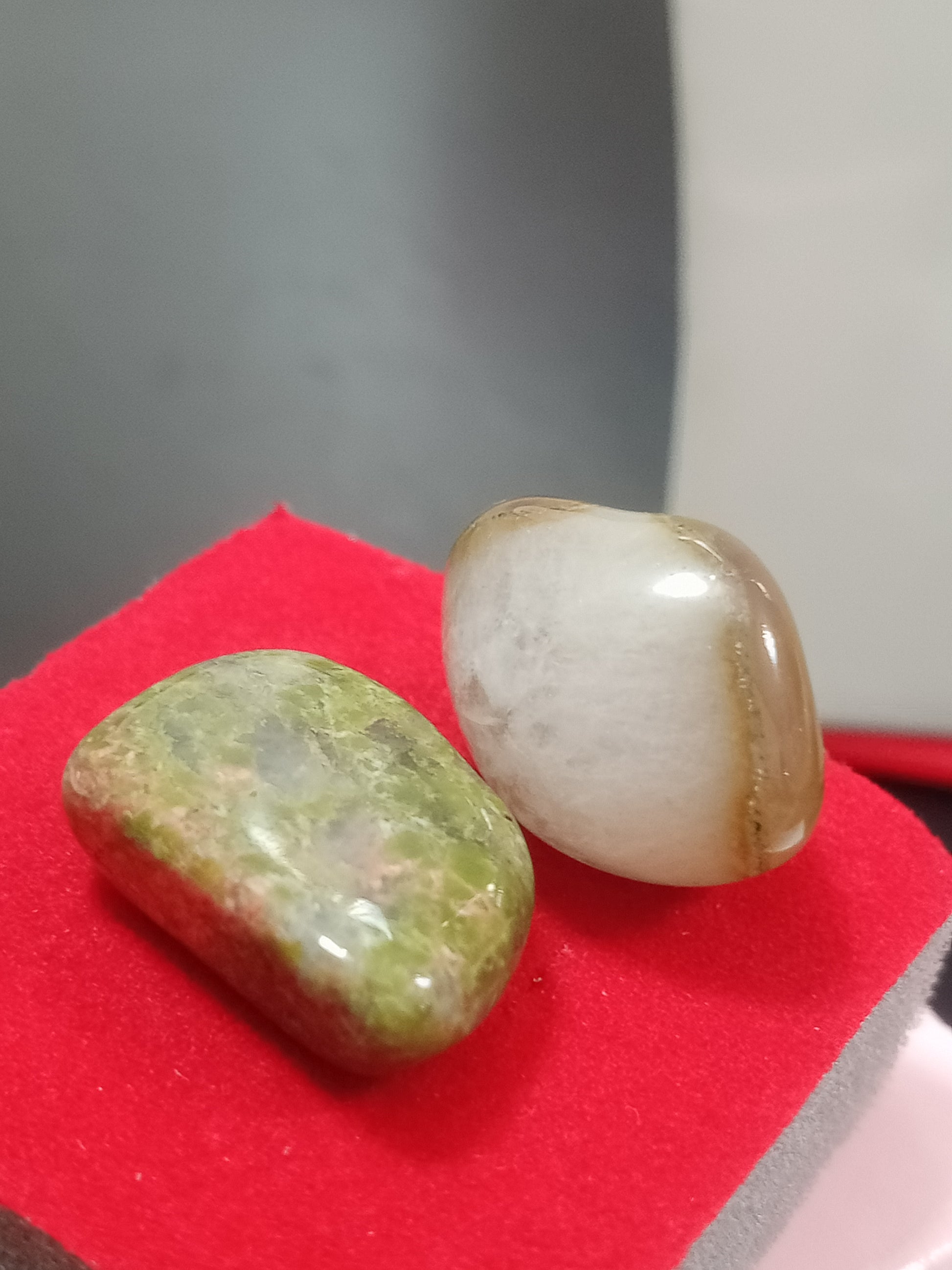 احجار طبيعية