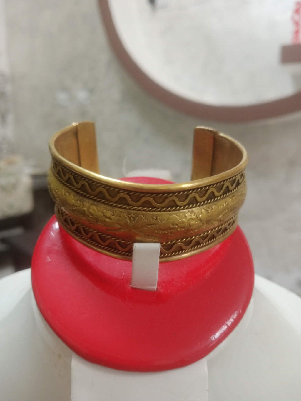 سوار قديم من نحاس أصفر حر
