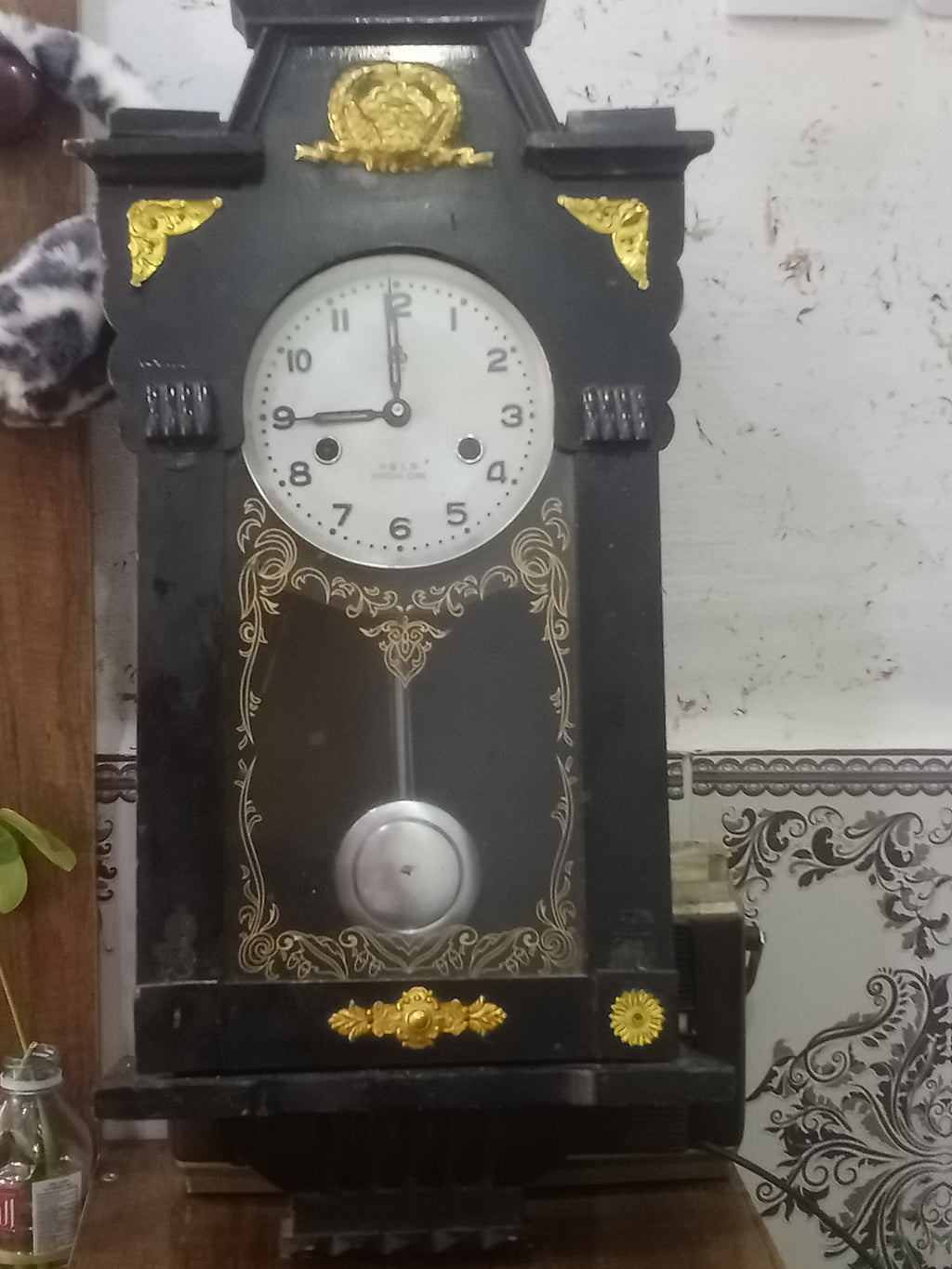 ساعة حائط قديمة ميكانيك تعمل جيدا