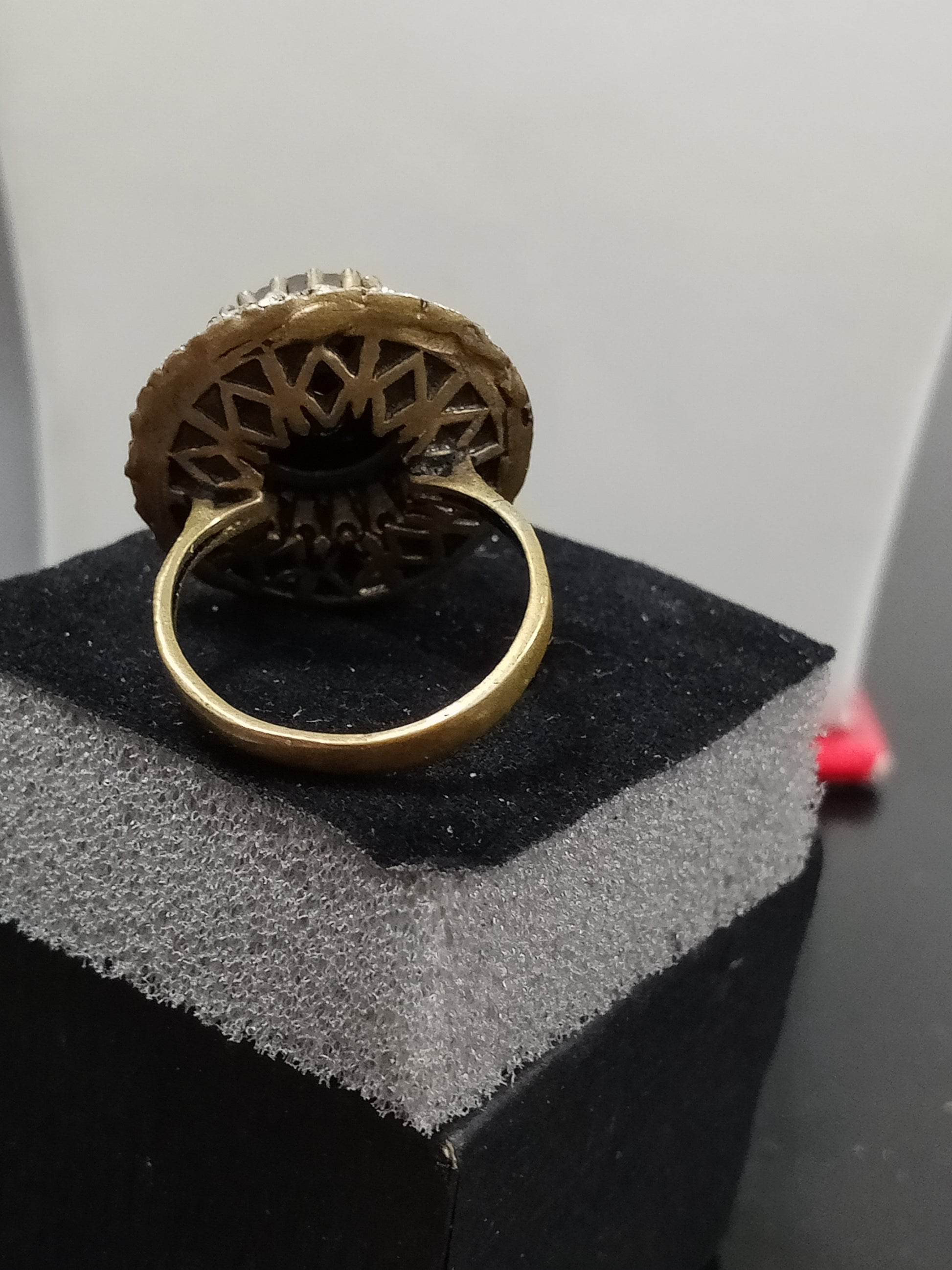 خاتم تحفة من نحاس مرصع بأحجار