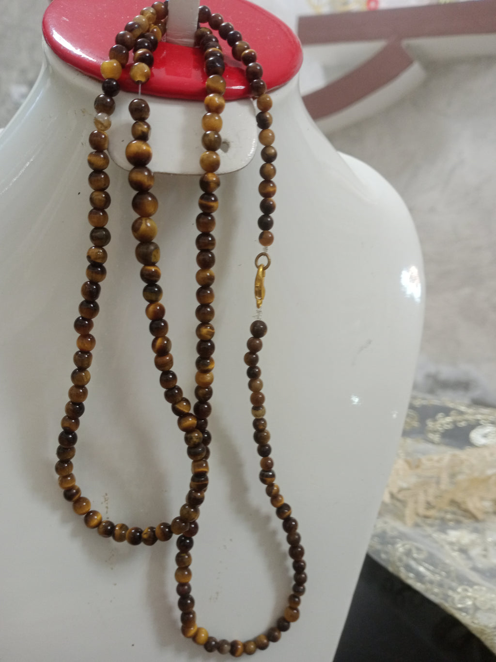 عقد طويل من حجر عين النمر