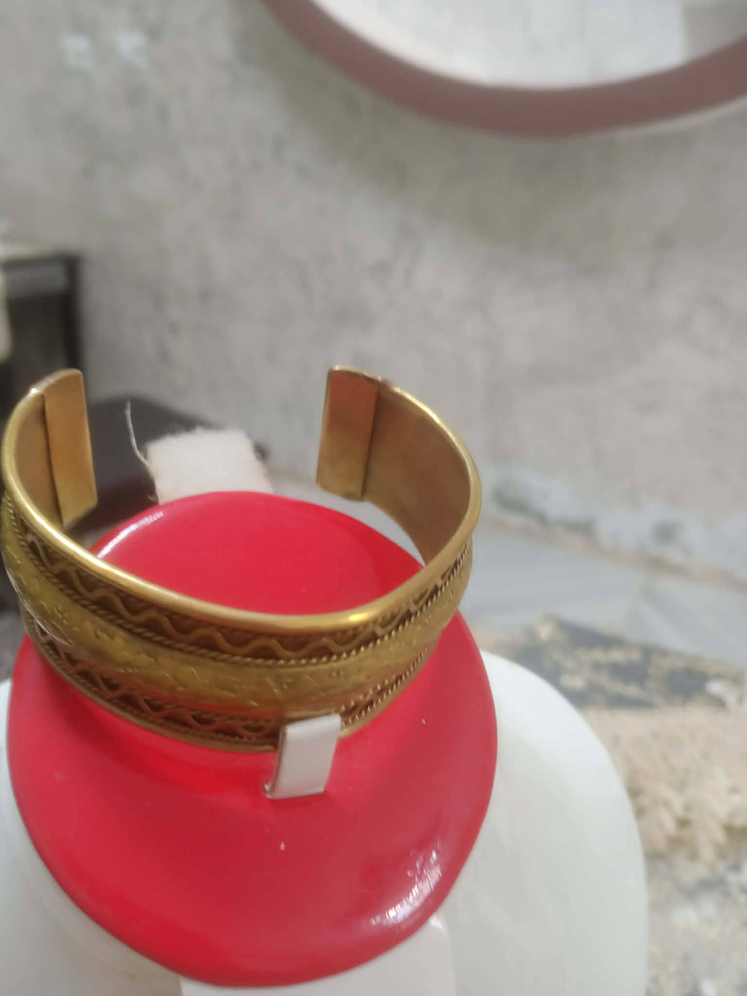 سوار قديم من نحاس أصفر حر