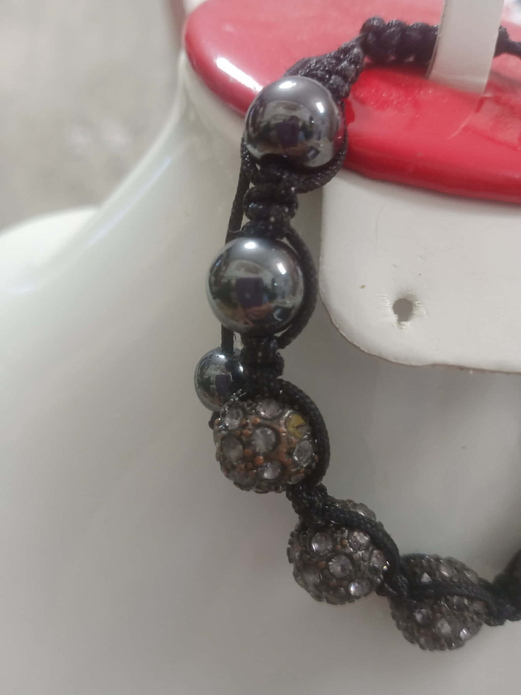 سوار تحفة من أحجار هيماتيت