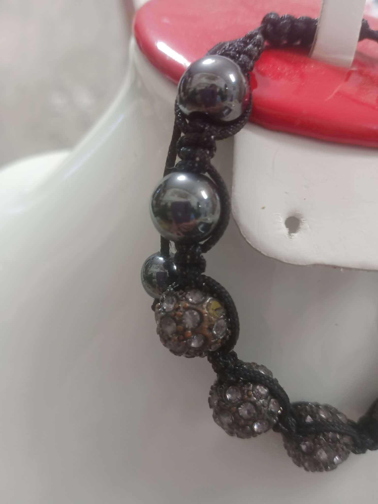 سوار تحفة من أحجار هيماتيت