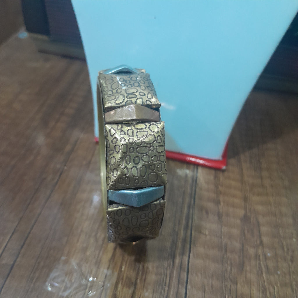 سوار قديم من نحاس قطره 8 سم