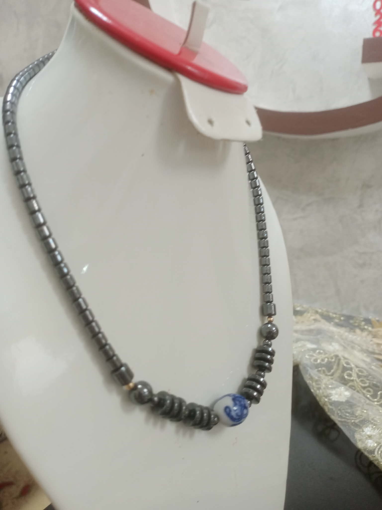 عقد من حجر هيماتيت طبيعي