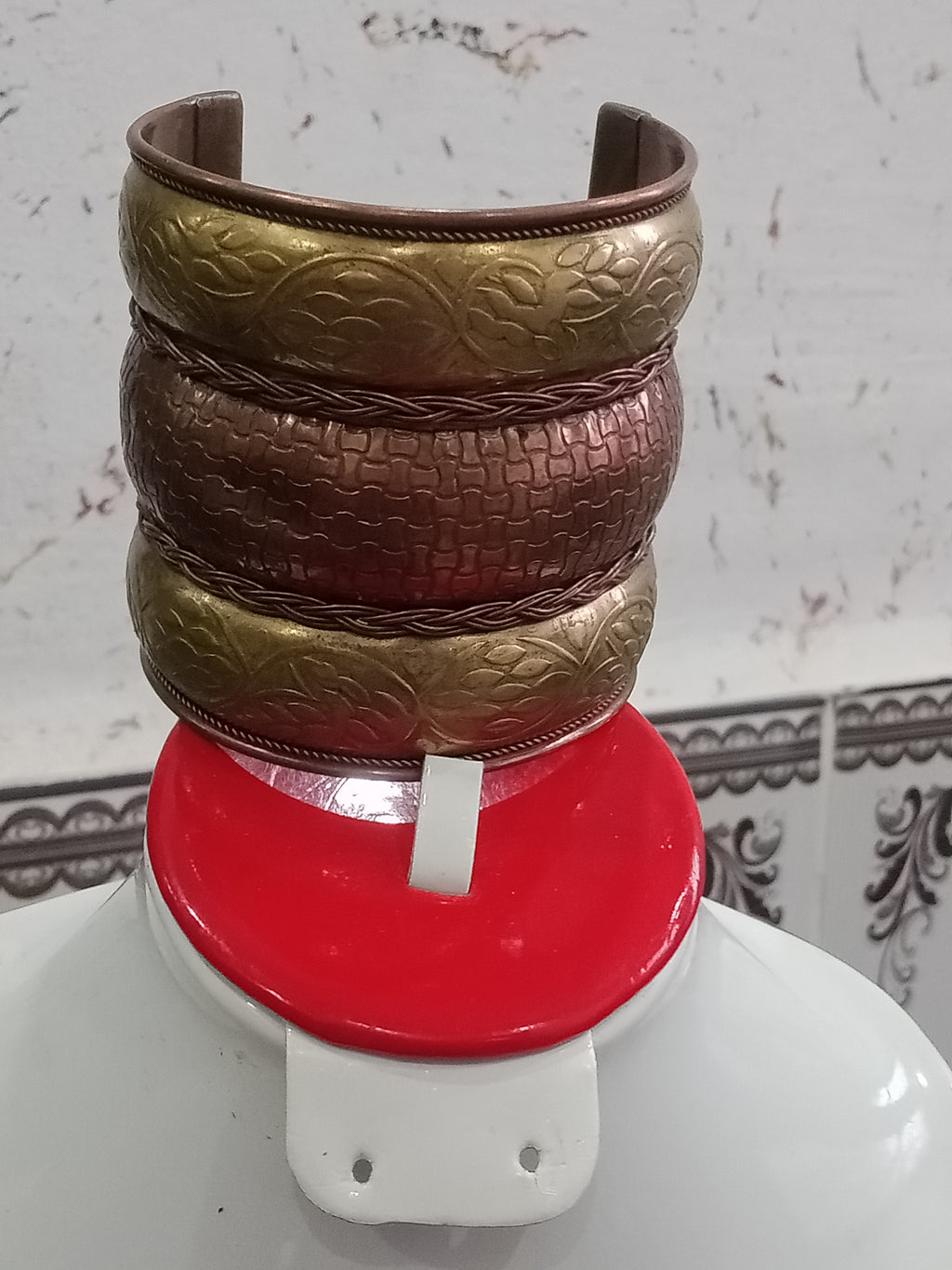 سوار قديم من نحاس