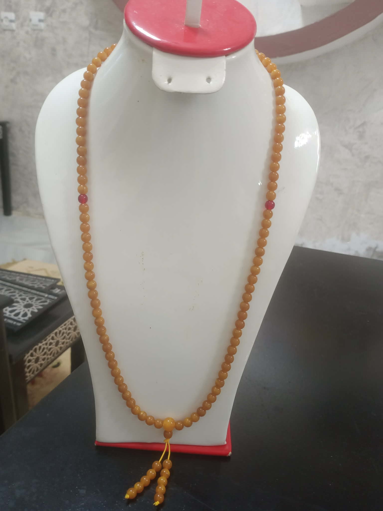 سبحة من كهرمان طبيعي