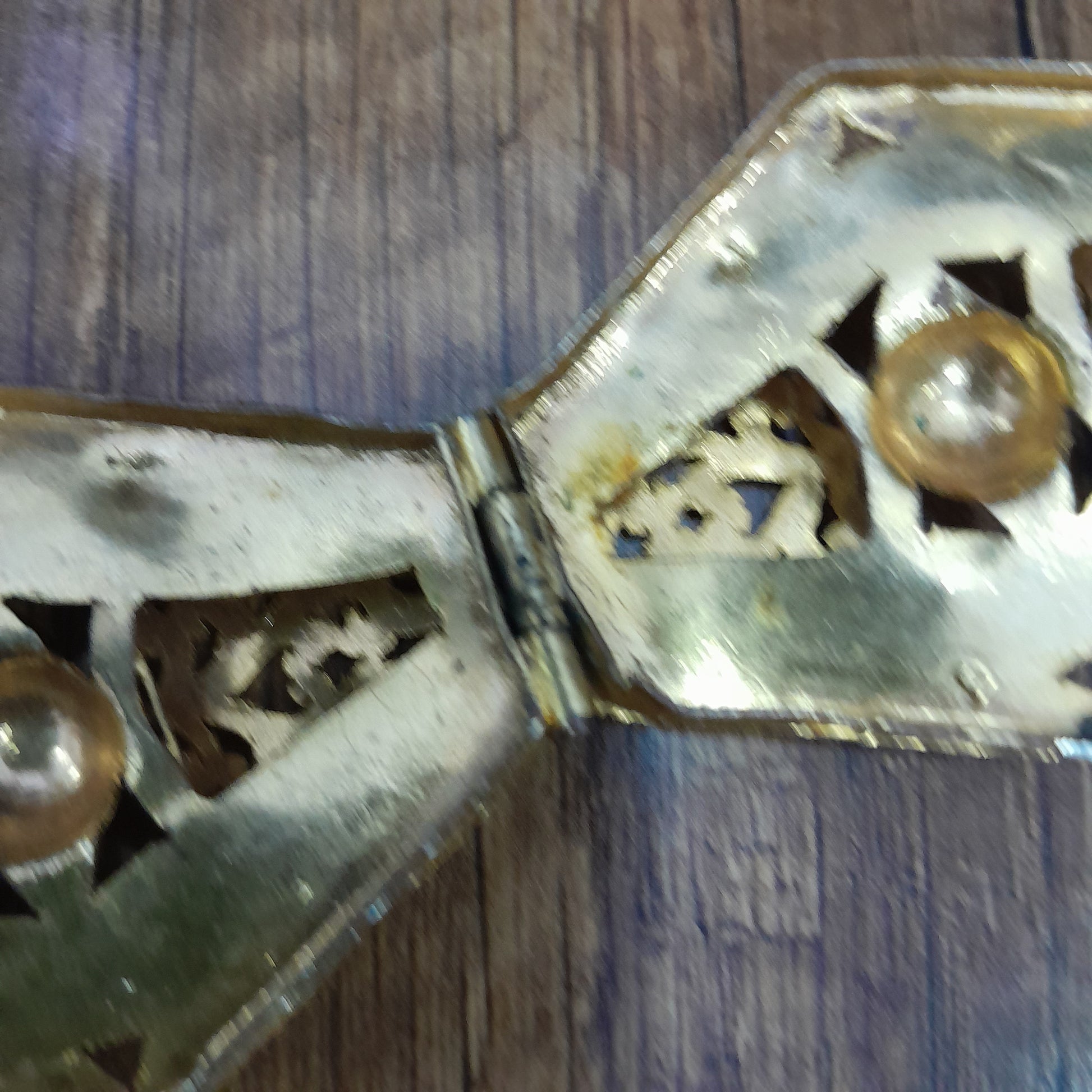 حزامة قديمة تحفة من نحاس مطلي بالذهب ومطبوعة طول 87 سم
