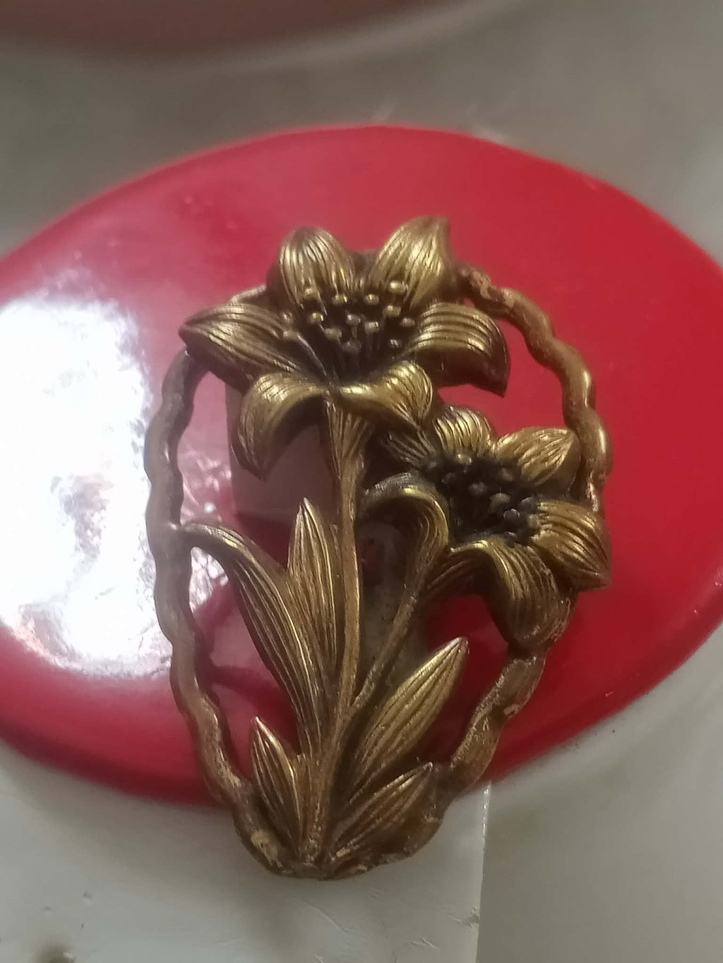 بروش تحفة من نحاس