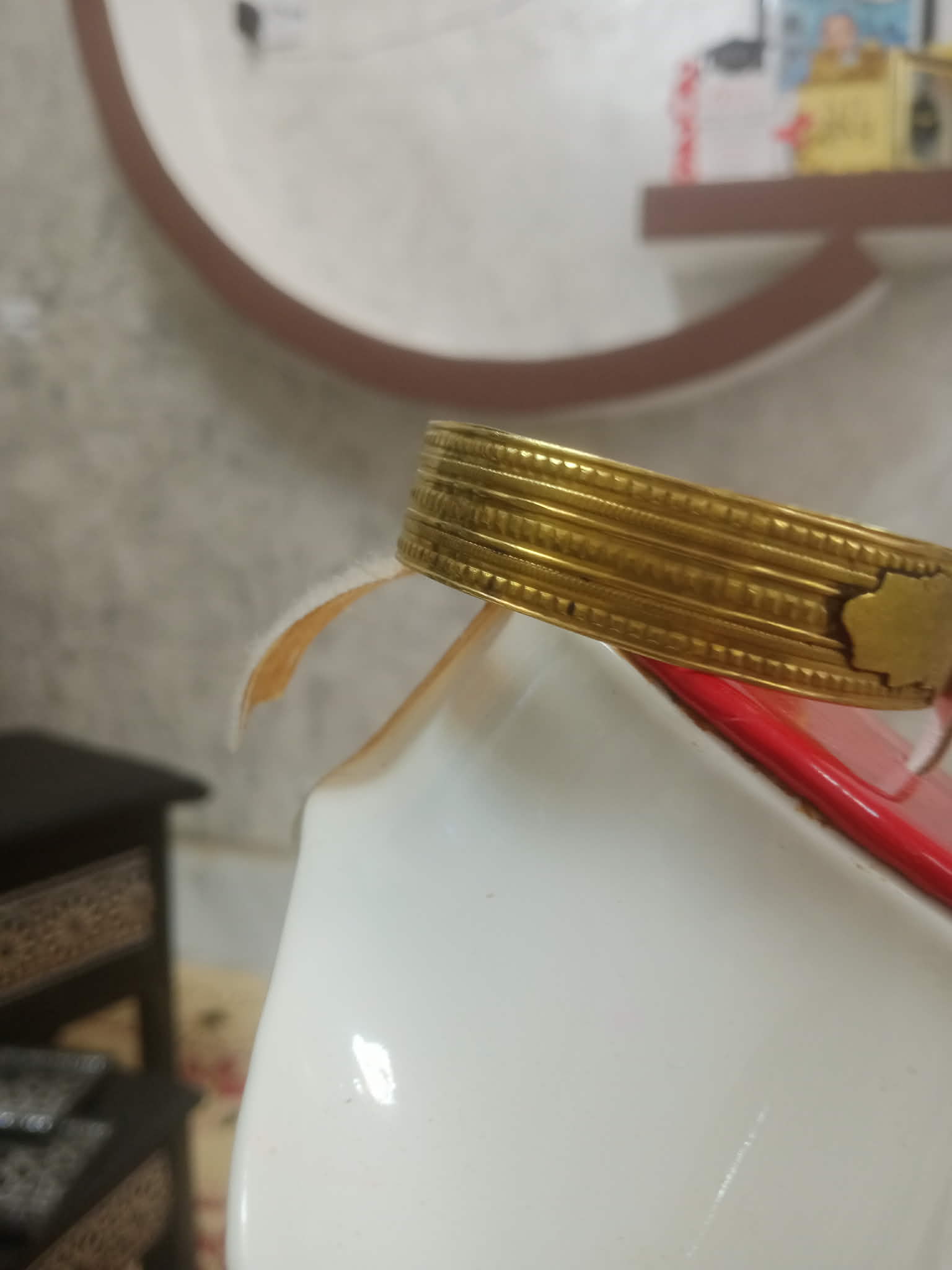 سوار قديم من نحاس أصفر حر